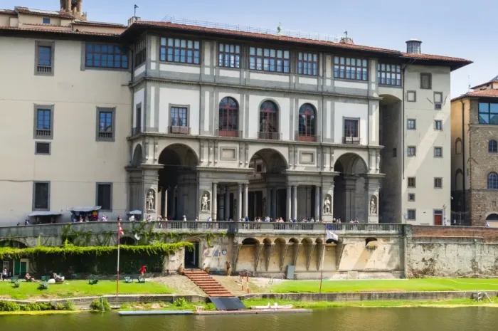 Framed Print : The Uffizi, Arno river, UNESCO World Heritage Site, Florence (Firenze), Tuscany, Italy, Europe Framed Print : The Uffizi, Arno river, UNESCO World Heritage Site, Florence (Firenze), Tuscany, Italy, Europe