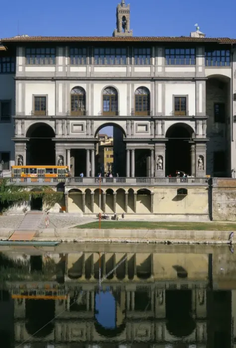 Framed Print : The Uffizi reflected in the Arno river Framed Print : The Uffizi reflected in the Arno river