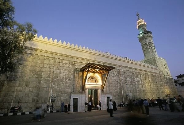 Umayyad mosque at night