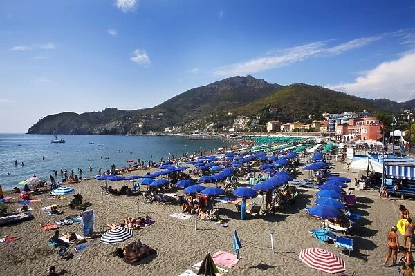 Umbrellas on the beach at Levanto, Liguria, Italy, Mediterranean, Europe