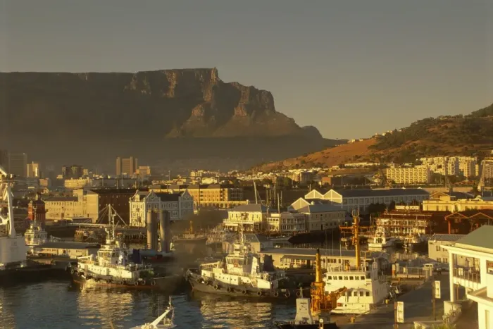 Framed Print : The V & A. waterfront with Table Mountain Framed Print : The V & A. waterfront with Table Mountain