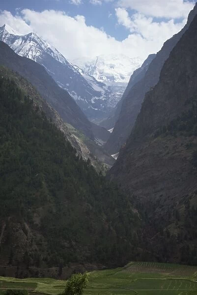 V-shaped valley on road between Darcha and Rohtang Pass, Himachal Pradesh, India, Asia