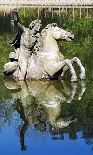 Vasca dell Isola (Islands Pond), Perseo a Cavallo (Perseus statue)