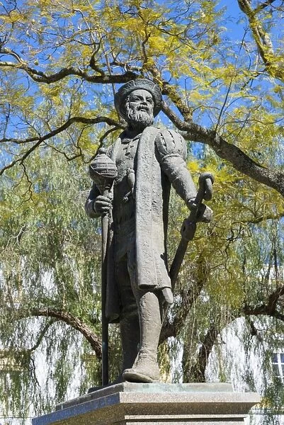Vasco de Gama statue, Evora, Alentejo, Portugal, Europe