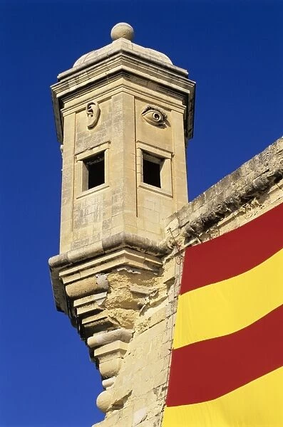 Vedette watchtower and Senglea flag, Senglea, Malta, Mediterranean, Europe