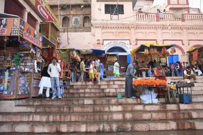 Framed Print : Vendors, Ghats, Varanasi, Uttar Pradesh, India, Asia Framed Print : Vendors, Ghats, Varanasi, Uttar Pradesh, India, Asia