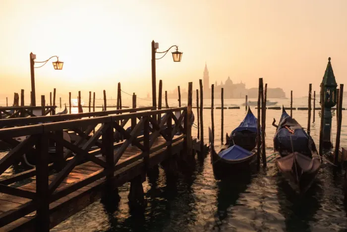 Framed Print : Venetian sunrise, winter fog, gondolas, San Giorgio Maggiore and Lido, Venice Framed Print : Venetian sunrise, winter fog, gondolas, San Giorgio Maggiore and Lido, Venice