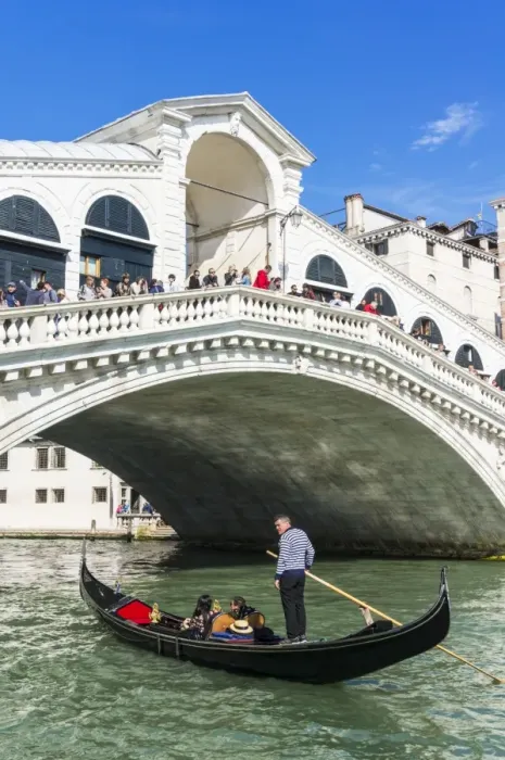 Framed Print : Venice gondola with tourists going under the Rialto bridge (Ponte del Rialto), Grand Canal Framed Print : Venice gondola with tourists going under the Rialto bridge (Ponte del Rialto), Grand Canal