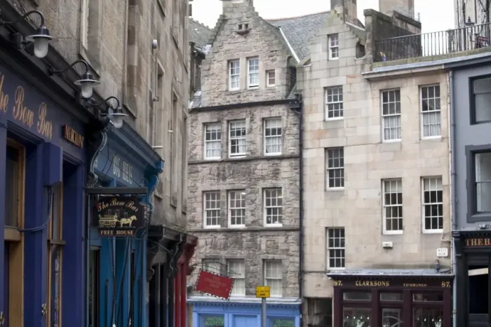 Framed Print : Victoria Street, The Old Town, Edinburgh, Scotland, United Kingdom, Europe Framed Print : Victoria Street, The Old Town, Edinburgh, Scotland, United Kingdom, Europe