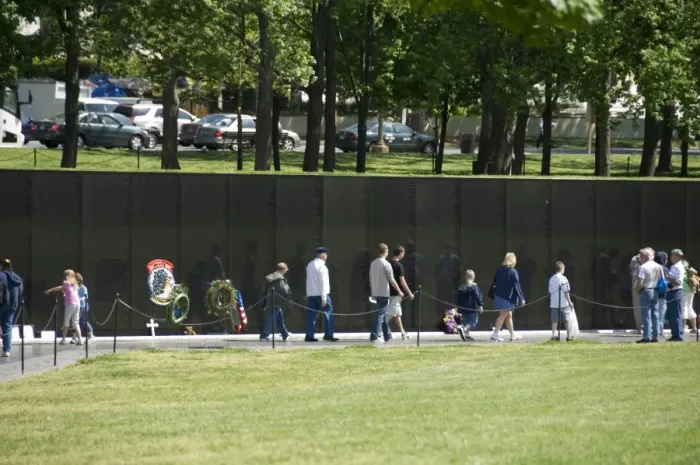 Framed Print : Vietnam Veterans Memorial Wall, Washington D Framed Print : Vietnam Veterans Memorial Wall, Washington D