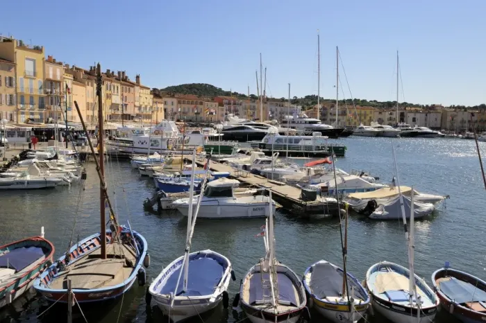 Framed Print : Vieux Port harbour, St. Tropez, Var, Provence, Cote d Azur, France Framed Print : Vieux Port harbour, St. Tropez, Var, Provence, Cote d Azur, France