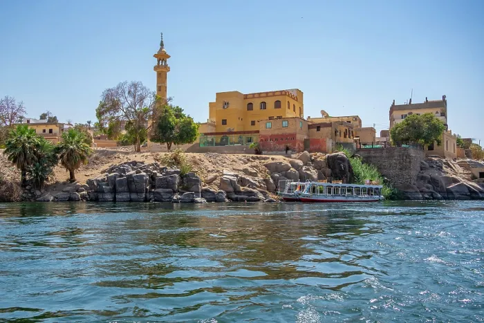 Framed Print : View of architecture on the Nile river from small boat in Aswan, Aswan, Nubia, Egypt, North Africa, Africa Framed Print : View of architecture on the Nile river from small boat in Aswan, Aswan, Nubia, Egypt, North Africa, Africa