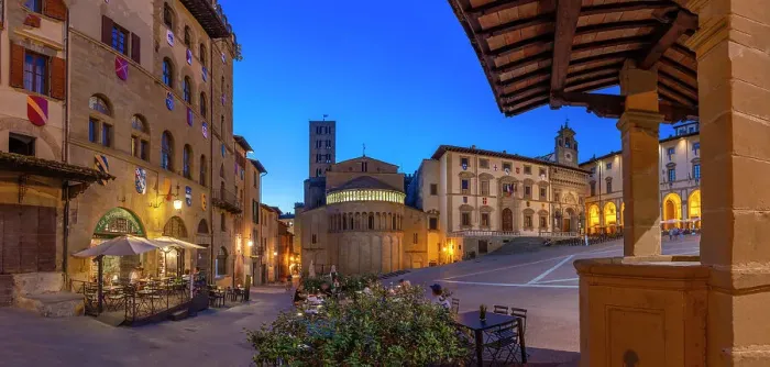 Framed Print : View of architecture in Piazza Grande at dusk, Arezzo, Province of Arezzo, Tuscany, Italy, Europe Framed Print : View of architecture in Piazza Grande at dusk, Arezzo, Province of Arezzo, Tuscany, Italy, Europe