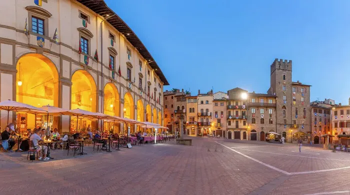 Framed Print : View of architecture in Piazza Grande at dusk, Arezzo, Province of Arezzo, Tuscany, Italy, Europe Framed Print : View of architecture in Piazza Grande at dusk, Arezzo, Province of Arezzo, Tuscany, Italy, Europe