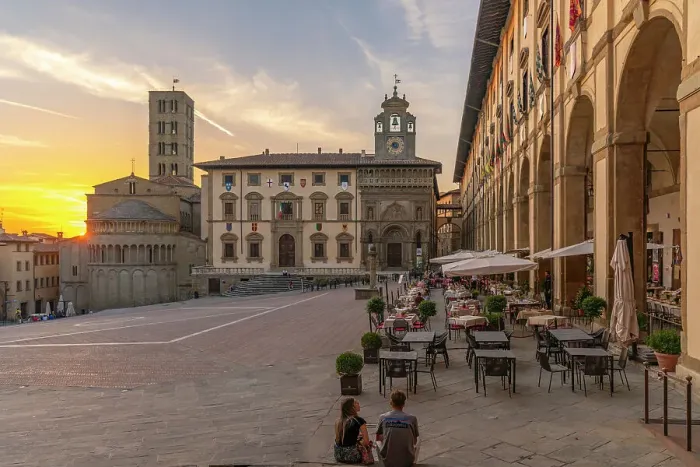 Framed Print : View of architecture in Piazza Grande at sunset, Arezzo, Province of Arezzo, Tuscany, Italy, Europe Framed Print : View of architecture in Piazza Grande at sunset, Arezzo, Province of Arezzo, Tuscany, Italy, Europe