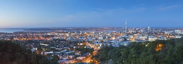 View of Auckland from Mount Eden at dusk, Auckland, North Island, New Zealand, Pacific