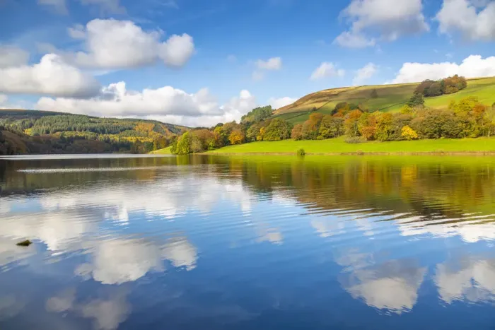 Framed Print : View of autumn colours at Ladybower Reservoir, Derbyshire, Peak District National Park Framed Print : View of autumn colours at Ladybower Reservoir, Derbyshire, Peak District National Park