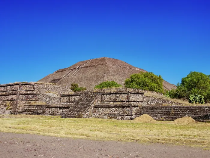 Framed Print : View over the Avenue of the Dead towards the Pyramid of the Sun, Teotihuacan, Mexico State, Mexico Framed Print : View over the Avenue of the Dead towards the Pyramid of the Sun, Teotihuacan, Mexico State, Mexico