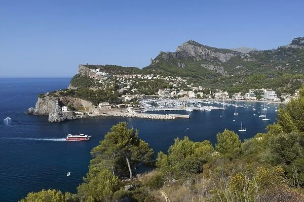 View over bay and harbour, Port de Soller, Mallorca (Majorca), Balearic Islands