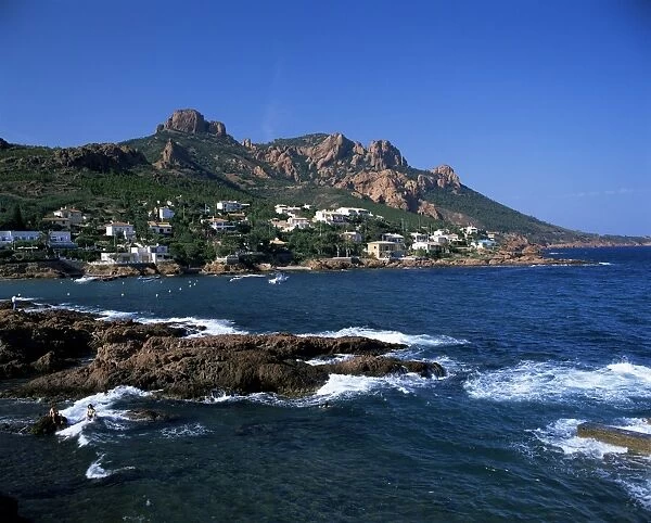 View across bay to the village and Pic du Cap Roux, Antheor, Corniche de l Esterel