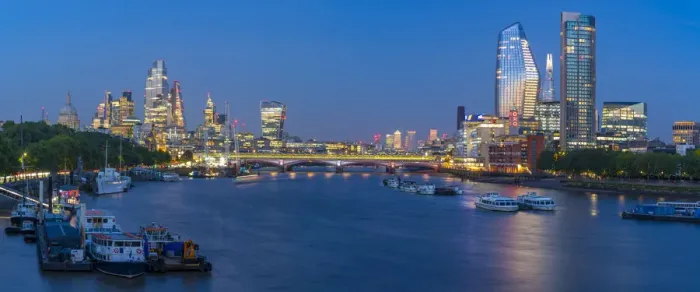 Framed Print : View of Blackfriars Bridge, River Thames and The City of London skyline at dusk, London Framed Print : View of Blackfriars Bridge, River Thames and The City of London skyline at dusk, London