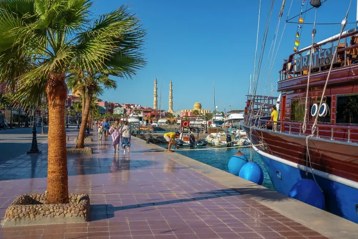 Framed Print : View of boats in Hurghada Marina and Al Mina Mosque in background, Hurghada, Red Sea Governorate, Egypt, North Africa, Africa Framed Print : View of boats in Hurghada Marina and Al Mina Mosque in background, Hurghada, Red Sea Governorate, Egypt, North Africa, Africa