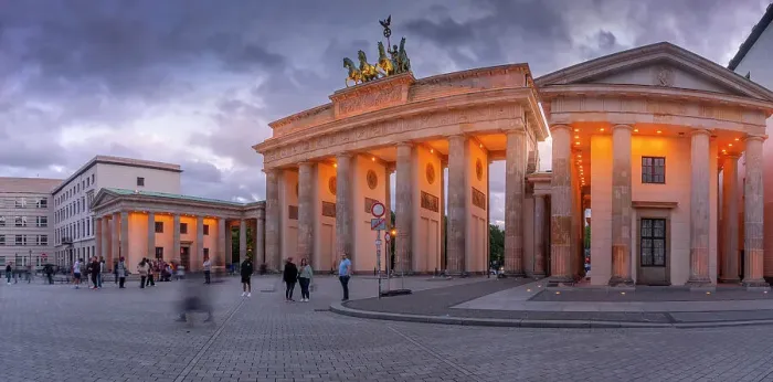 Framed Print : View of Brandenburg Gate at dusk, Pariser Square, Unter den Linden, Berlin, Germany, Europe Framed Print : View of Brandenburg Gate at dusk, Pariser Square, Unter den Linden, Berlin, Germany, Europe