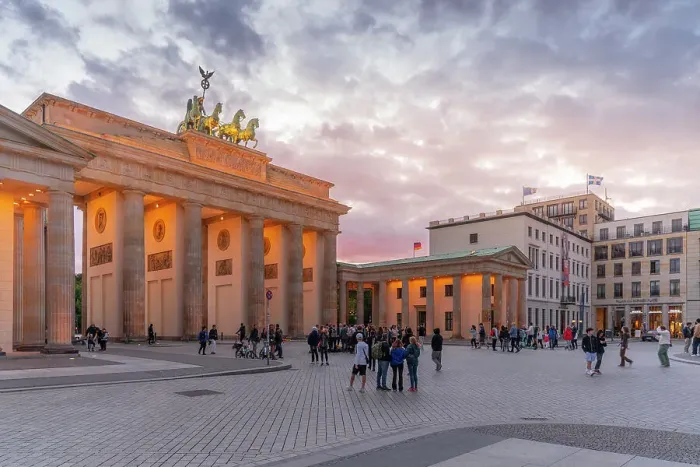 Framed Print : View of Brandenburg Gate at dusk, Pariser Square, Unter den Linden, Berlin, Germany, Europe Framed Print : View of Brandenburg Gate at dusk, Pariser Square, Unter den Linden, Berlin, Germany, Europe