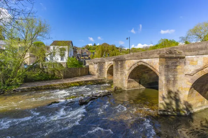Framed Print : View of bridge over the Derwent River in Matlock Town, Derbyshire, England Framed Print : View of bridge over the Derwent River in Matlock Town, Derbyshire, England