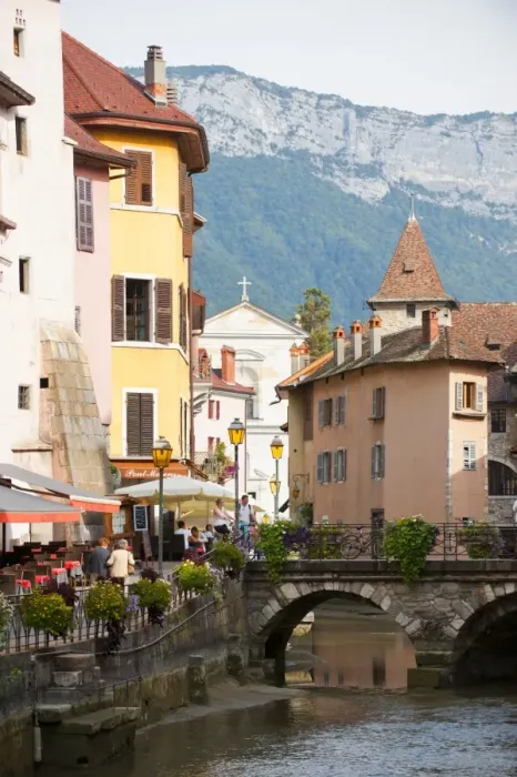 Framed Print : A view of the canal in the old town of Annecy, Haute-Savoie, France, Europe Framed Print : A view of the canal in the old town of Annecy, Haute-Savoie, France, Europe