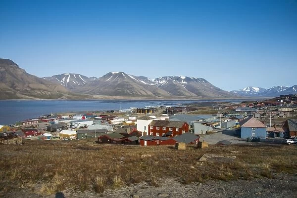 View over the capital of Spitzbergen Longyearbyen, Svalbard, Arctic, Norway, Scandinavia, Europe