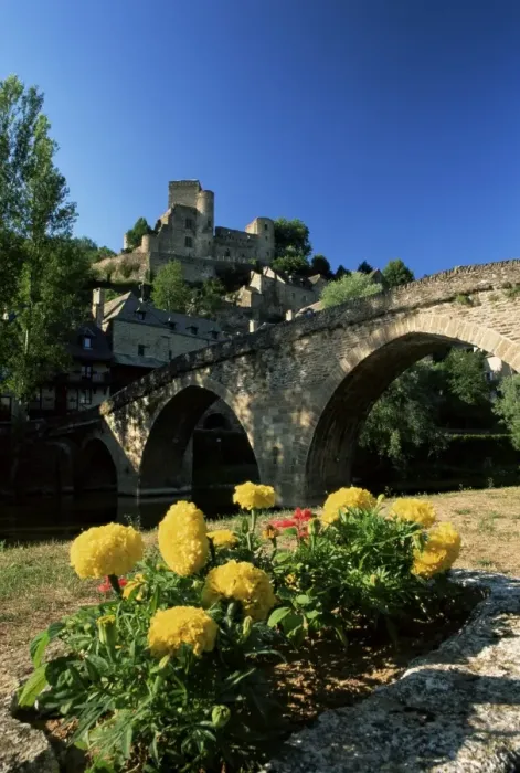 Framed Print : View to castle and bridge over the Aveyron River, Belcastel, Aveyron, Midi-Pyrenees Framed Print : View to castle and bridge over the Aveyron River, Belcastel, Aveyron, Midi-Pyrenees