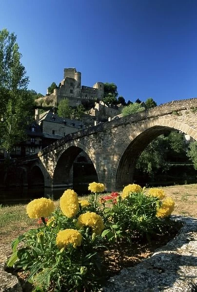 View to castle and bridge over the Aveyron River, Belcastel, Aveyron, Midi-Pyrenees