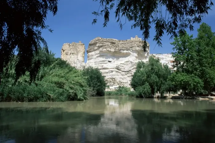 Framed Print : View to castle on top of chalk cliffs above the Jucar River Framed Print : View to castle on top of chalk cliffs above the Jucar River