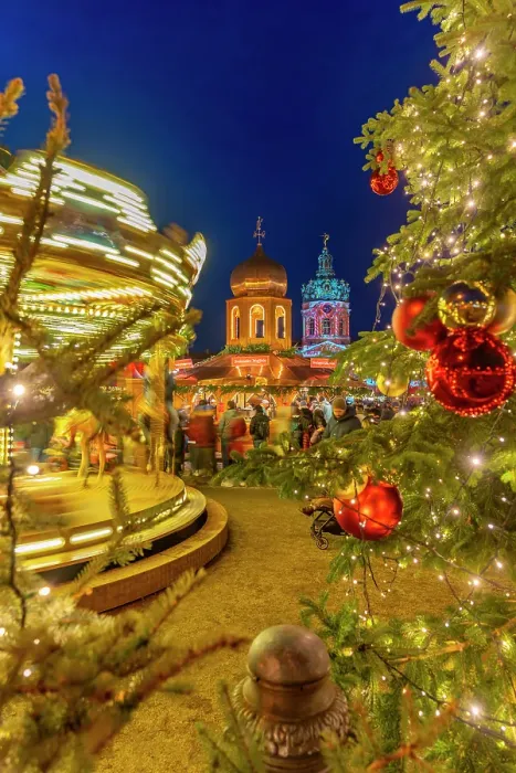 Framed Print : View of Christmas market at Charlottenburg Palace in Schloss Charlottenburg at dusk, Berlin, Germany Framed Print : View of Christmas market at Charlottenburg Palace in Schloss Charlottenburg at dusk, Berlin, Germany