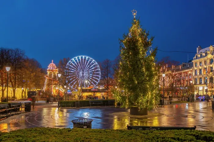 Framed Print : View of Christmas market in Stortingsparken at dusk, Oslo, Norway, Scandinavia Framed Print : View of Christmas market in Stortingsparken at dusk, Oslo, Norway, Scandinavia