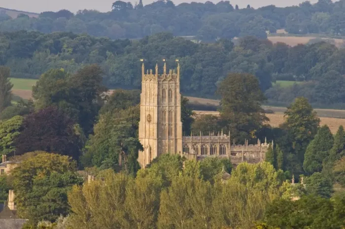 Framed Print : View of the church of St. James and the town of Chipping Camden, Gloucestershire Framed Print : View of the church of St. James and the town of Chipping Camden, Gloucestershire