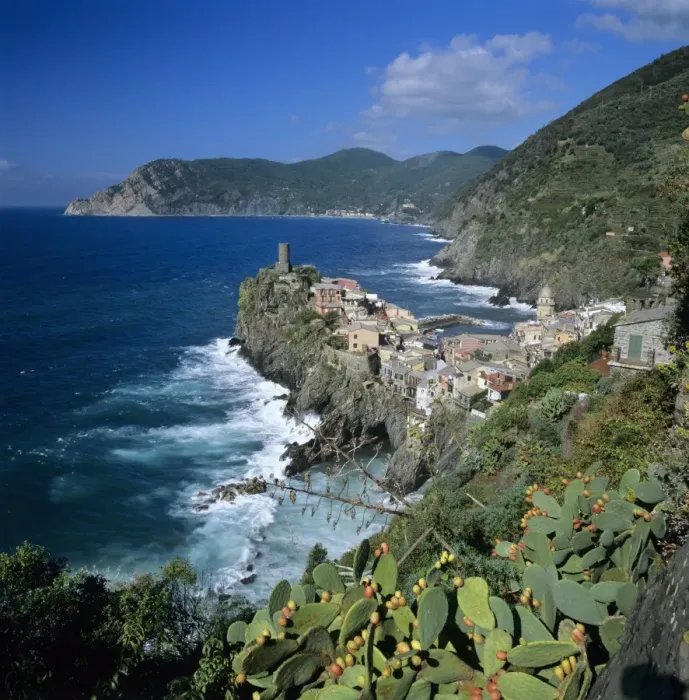 Framed Print : View of the Cinque Terre village of Vernazza, UNESCO World Heritage Site, Liguria, Italy, Mediterranean, Europe Framed Print : View of the Cinque Terre village of Vernazza, UNESCO World Heritage Site, Liguria, Italy, Mediterranean, Europe
