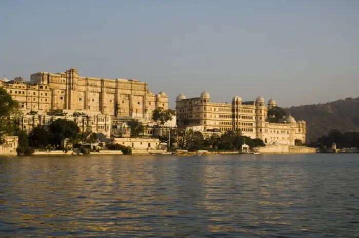 Framed Print : View of the City Palace and hotels from Lake Pichola Framed Print : View of the City Palace and hotels from Lake Pichola