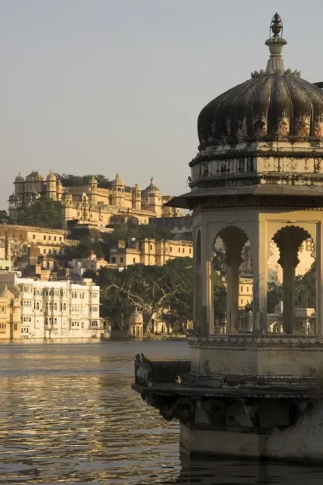Framed Print : View of city palace and old city across Pichola Lake Framed Print : View of city palace and old city across Pichola Lake