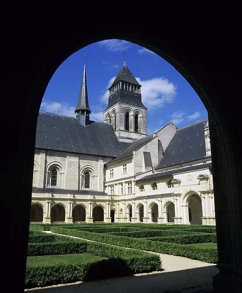 View through cloisters to the abbey church, Fontevraud Abbey (Abbaye de Fontevraud), Fontevraud, Pays-de-la-Loire, France, Europe