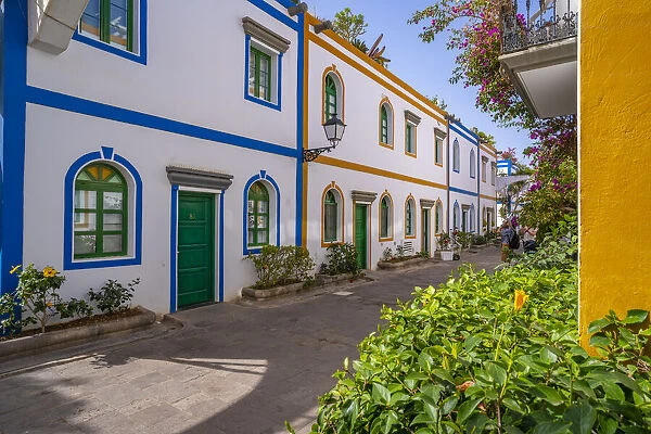 View of colourful houses in back street of the old town, Puerto de Mogan, Gran Canaria, Canary Islands, Spain, Atlantic, Europe