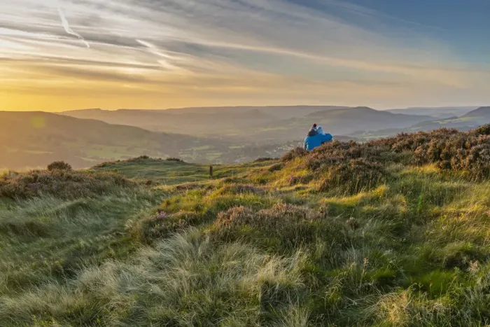 Framed Print : View of couple looking over Hathersage Booths from Millstone Edge Framed Print : View of couple looking over Hathersage Booths from Millstone Edge