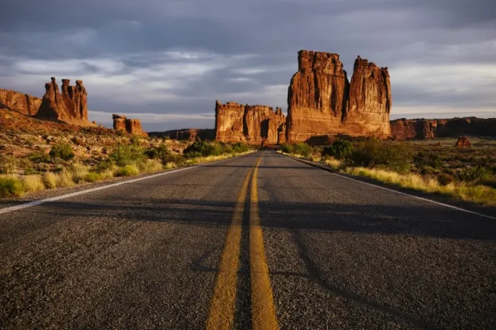 Framed Print : View of Courthouse Towers, The Organ and Three Gossips at dawn, Arches National Park Framed Print : View of Courthouse Towers, The Organ and Three Gossips at dawn, Arches National Park
