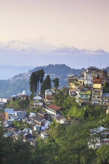 Framed Print : View of Darjeeling and Kanchenjunga, Kangchendzonga range from Merry Resorts Framed Print : View of Darjeeling and Kanchenjunga, Kangchendzonga range from Merry Resorts