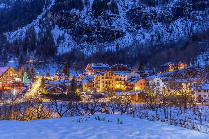 Framed Print : View of Dolonne at dusk in winter, Courmayeur, Aosta Valley, Italian Alps, Italy Framed Print : View of Dolonne at dusk in winter, Courmayeur, Aosta Valley, Italian Alps, Italy