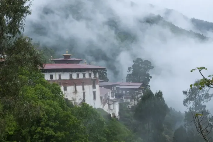 Framed Print : View of the Dzong with hills and fog, Trongsa, Bhutan, Asia Framed Print : View of the Dzong with hills and fog, Trongsa, Bhutan, Asia