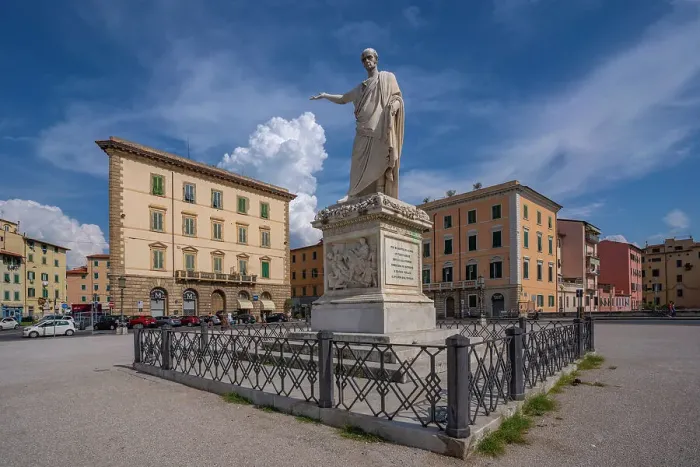 Framed Print : View of Ferdinando III statue in Piazza della Repubblica, Livorno, Province of Livorno, Tuscany, Italy, Europe Framed Print : View of Ferdinando III statue in Piazza della Repubblica, Livorno, Province of Livorno, Tuscany, Italy, Europe