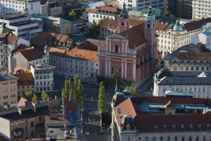 Framed Print : View down on the Franciscan Church of the Annunciation, Ljubljana, Slovenia, Europe Framed Print : View down on the Franciscan Church of the Annunciation, Ljubljana, Slovenia, Europe