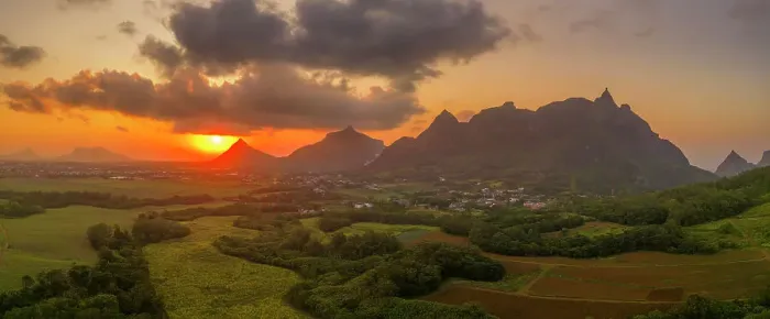 Framed Print : View of golden sunset behind Long Mountain and patchwork of green fields, Mauritius, Indian Ocean, Africa Framed Print : View of golden sunset behind Long Mountain and patchwork of green fields, Mauritius, Indian Ocean, Africa